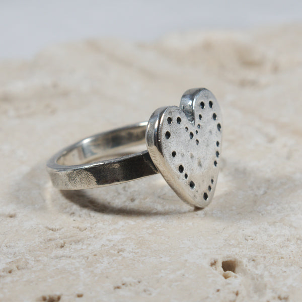 Dainty Silver Heart Ring - The Art Of Love.