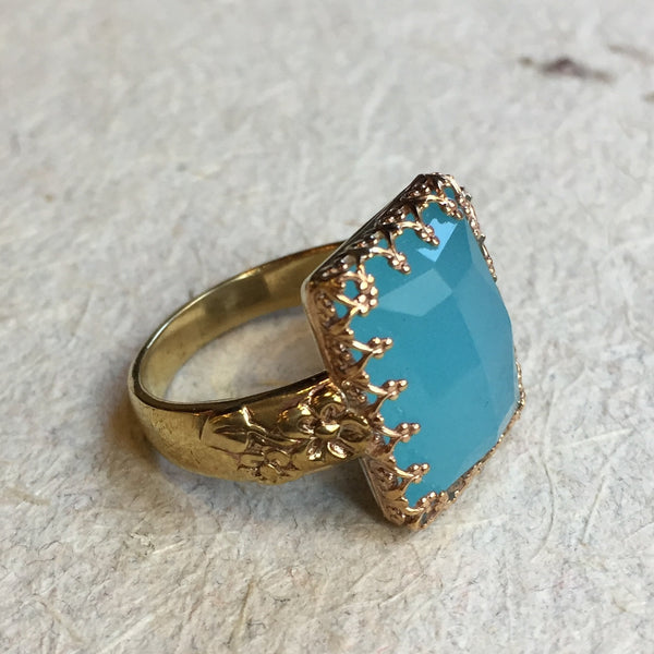 Blue quartz gold ring