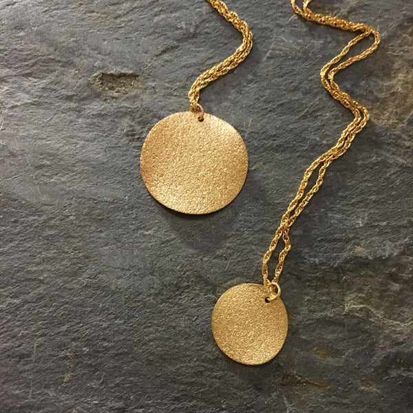 Small gold disc necklace, Choker gold necklace, Minimalist necklace, Layering Necklace, simple necklace, round gold pendant - AFN 111GS