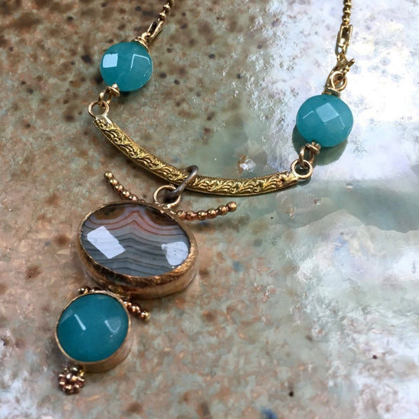 Chalcedony Goldfilled brass necklace N2044