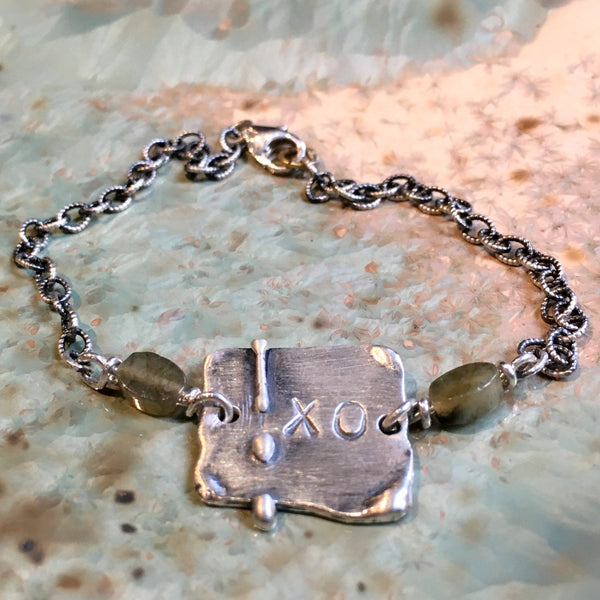 Labradorite beads bracelet, XO bracelet, Chain bracelet, sterling silver bracelet, personalised bracelet, stamped plate - Connection B3021