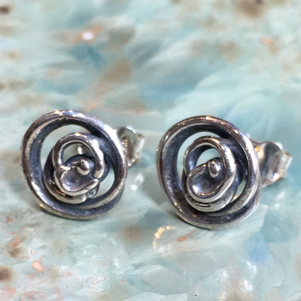 Spiral studs, minimal earrings, silver stud Earrings, dainty studs, minimalist stud earrings, simple studs, wire wrap posts - Petit E8083