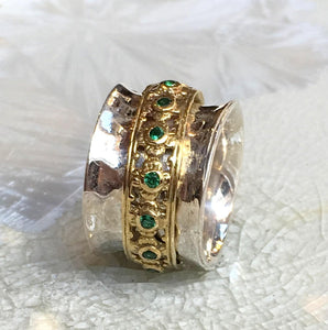 Emeralds Wide spinner ring