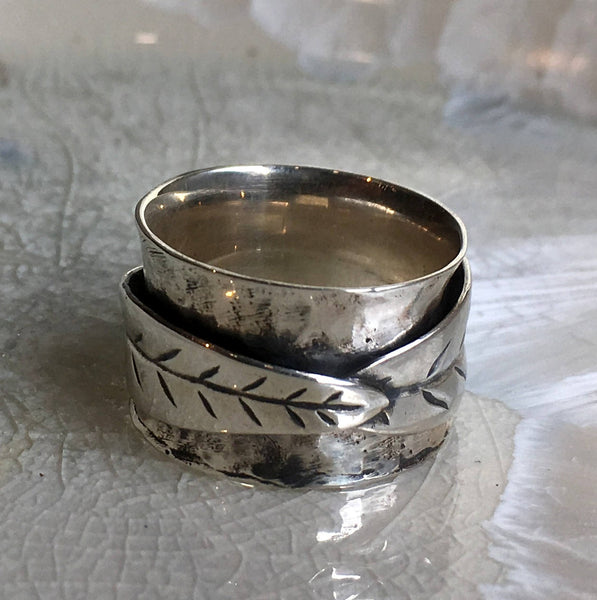 Spinner ring, sterling silver leaf band, leaf ring, meditation ring, botanical silver ring, unisex wedding ring - spinner leaf R2550