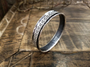 Hammered sterling silver bangle, floral spinner bangle, meditation bracelet, statement bangle, simple hammered bangle - Mrs Magic B3005
