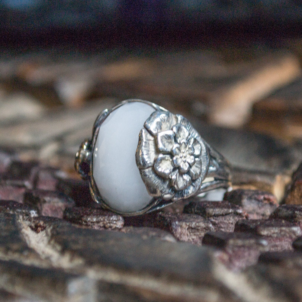 Nature ring, bohemian ring, statement ring, White agate Ring, silver ring, silver flower ring, floral ring, gypsy ring - Silver flower R2208