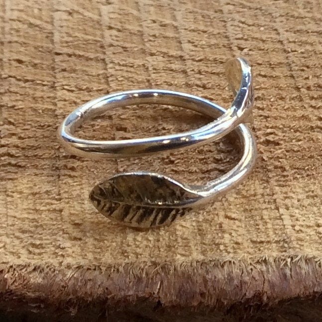 Leaf silver ring, sterling silver ring, leaves ring, skinny ring, boho ring, botanical delicate ring, small dainty ring - Joyful Mind R2297