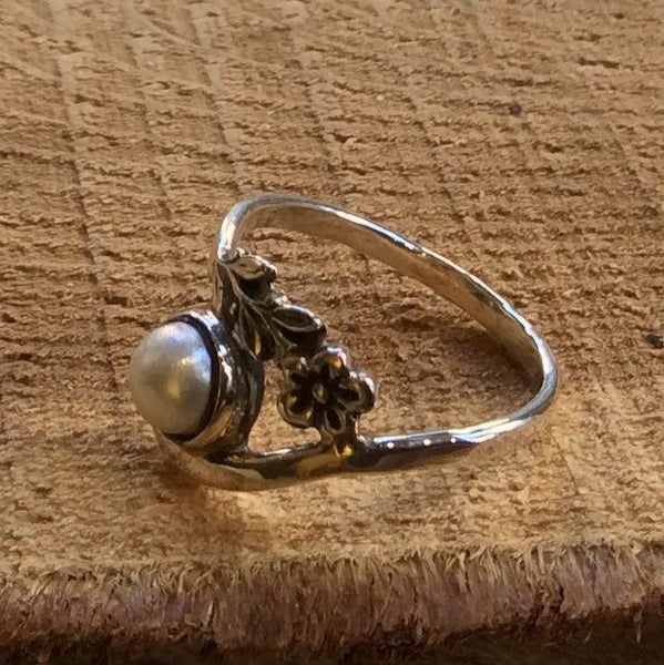 Silver ring, pearl ring, nature ring, thin silver band, floral ring, unique ring for her, delicate ring, dainty ring - Sweet Memories R2308