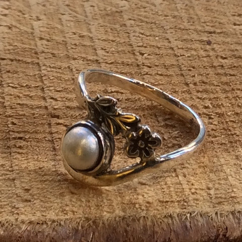 Silver ring, pearl ring, nature ring, thin silver band, floral ring, unique ring for her, delicate ring, dainty ring - Sweet Memories R2308