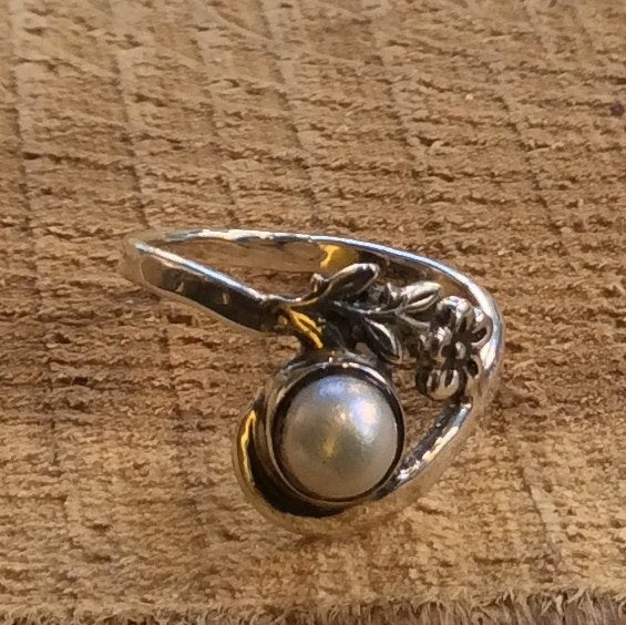 Silver ring, pearl ring, nature ring, thin silver band, floral ring, unique ring for her, delicate ring, dainty ring - Sweet Memories R2308