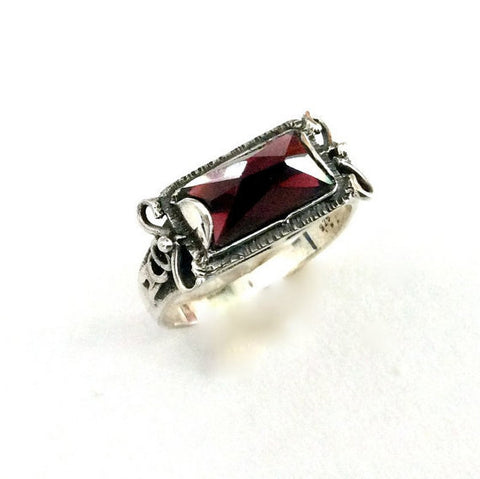 Red garnet ring