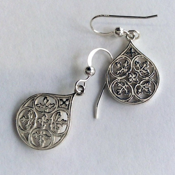 Simple silver earrings, teardrop earrings, casual earrings, filigree earrings, drop earrings, shiny earrings - Magic moments E8002