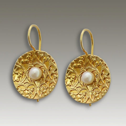 14k yellow gold Disc fresh water pearls earrings