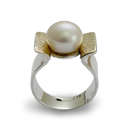 Engagement Pearl ring
