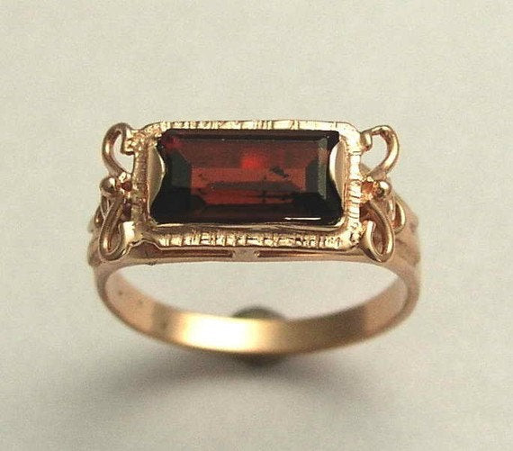 solid Rose gold garnet ring