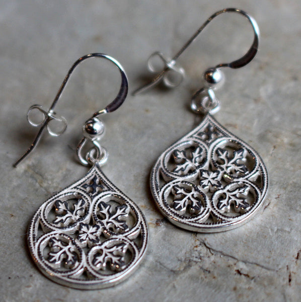 Silver Teardrop earrings, casual earrings, filigree earrings, drop earrings, shiny earrings - Magic moments E8002